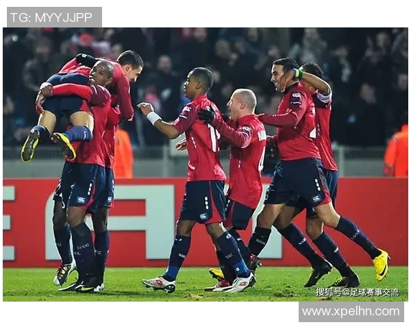 成都足球队中路突破战术解析与欧冠赛场的深度对比分析